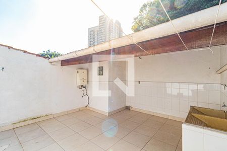Casa à venda com 250m², 3 quartos e 6 vagas Casa à venda com 250m², 3 quartos e 6 vagasQuintal/Lavanderia