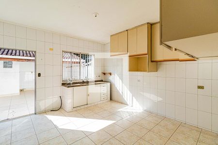 Casa à venda com 250m², 3 quartos e 6 vagas Casa à venda com 250m², 3 quartos e 6 vagasCozinha