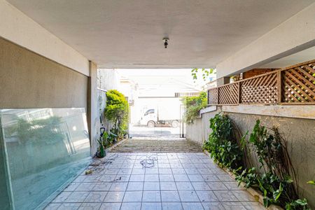 Casa à venda com 250m², 3 quartos e 6 vagas Casa à venda com 250m², 3 quartos e 6 vagasGaragem