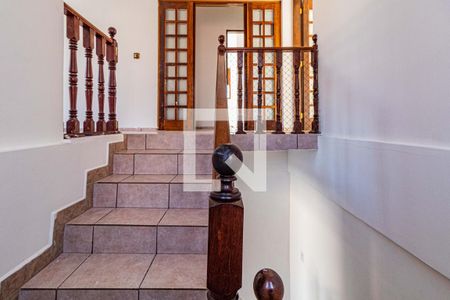 Casa à venda com 250m², 3 quartos e 6 vagas Casa à venda com 250m², 3 quartos e 6 vagasEscada