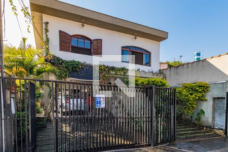 Casa à venda com 250m², 3 quartos e 6 vagas Casa à venda com 250m², 3 quartos e 6 vagasFachada