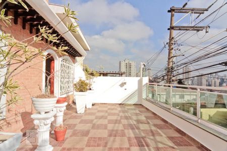 Casa à venda com 240m², 3 quartos e 3 vagas Casa à venda com 240m², 3 quartos e 3 vagasVaranda