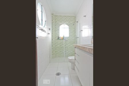 Casa à venda com 240m², 3 quartos e 3 vagas Casa à venda com 240m², 3 quartos e 3 vagasBanheiro