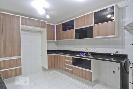 Casa à venda com 240m², 3 quartos e 3 vagasCozinha