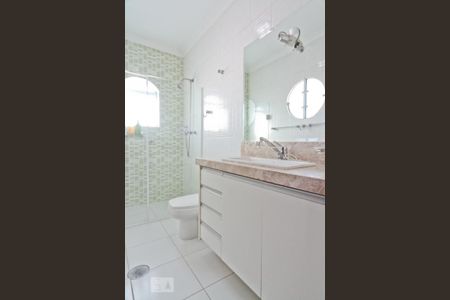 Casa à venda com 240m², 3 quartos e 3 vagas Casa à venda com 240m², 3 quartos e 3 vagasBanheiro