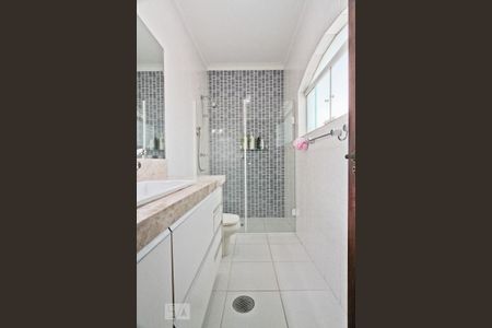 Casa à venda com 240m², 3 quartos e 3 vagas Casa à venda com 240m², 3 quartos e 3 vagasBanheiro da Suíte