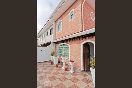 Casa à venda com 240m², 3 quartos e 3 vagas Casa à venda com 240m², 3 quartos e 3 vagasVaranda