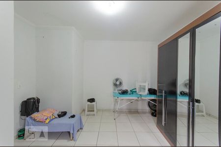 Casa à venda com 227m², 5 quartos e 5 vagasQuarto 2