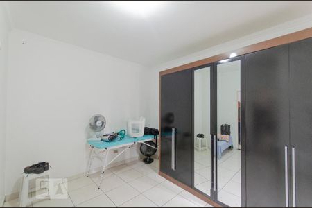 Casa à venda com 227m², 5 quartos e 5 vagasQuarto 2