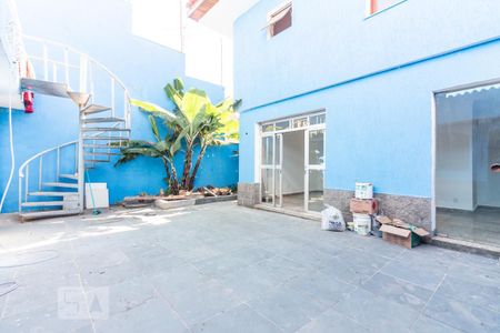 Casa à venda com 320m², 3 quartos e 4 vagas Casa à venda com 320m², 3 quartos e 4 vagasQuintal