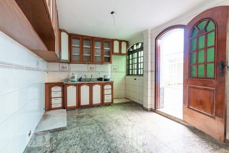 Casa à venda com 320m², 3 quartos e 4 vagas Casa à venda com 320m², 3 quartos e 4 vagasCozinha