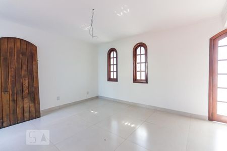 Casa à venda com 320m², 3 quartos e 4 vagas Casa à venda com 320m², 3 quartos e 4 vagasSuíte Master