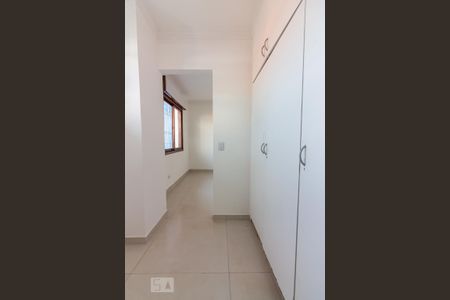 Casa à venda com 320m², 3 quartos e 4 vagas Casa à venda com 320m², 3 quartos e 4 vagasCloset da Suíte 2