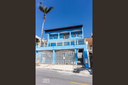 Casa à venda com 320m², 3 quartos e 4 vagas Casa à venda com 320m², 3 quartos e 4 vagasFachada