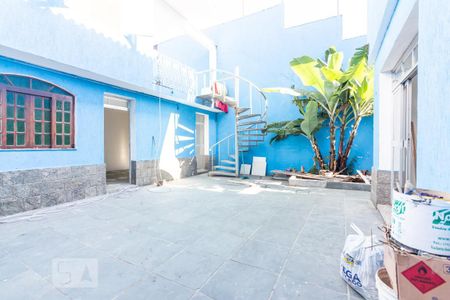 Casa à venda com 320m², 3 quartos e 4 vagas Casa à venda com 320m², 3 quartos e 4 vagasQuintal
