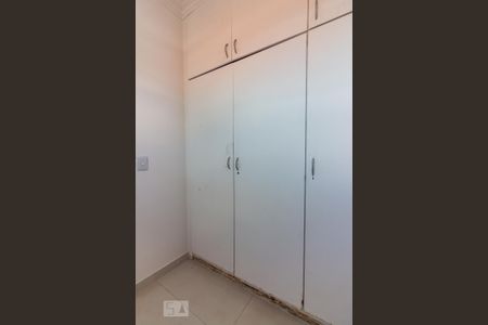 Casa à venda com 320m², 3 quartos e 4 vagas Casa à venda com 320m², 3 quartos e 4 vagasCloset da Suíte 2
