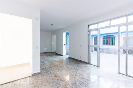 Casa à venda com 320m², 3 quartos e 4 vagas Casa à venda com 320m², 3 quartos e 4 vagasSala de Jantar