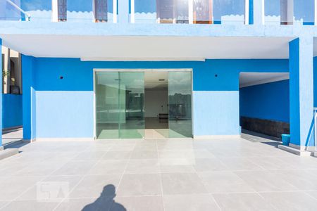 Casa à venda com 320m², 3 quartos e 4 vagas Casa à venda com 320m², 3 quartos e 4 vagasVaranda