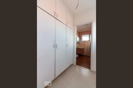 Casa à venda com 320m², 3 quartos e 4 vagas Casa à venda com 320m², 3 quartos e 4 vagasCloset da Suíte 2