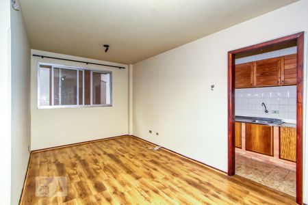 Sala de apartamento para alugar com 1 quarto, 45m² em Cristo Rei, Curitiba