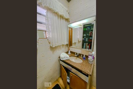 Casa à venda com 210m², 3 quartos e 2 vagasBanheiro