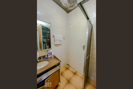 Casa à venda com 210m², 3 quartos e 2 vagasBanheiro