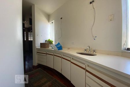 Casa à venda com 411m², 4 quartos e 2 vagasBanheiro da Suíte 1