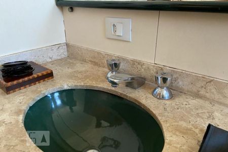 Casa à venda com 411m², 4 quartos e 2 vagasBanheiro - Torneira