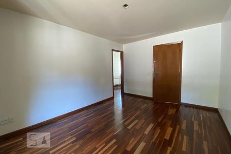 Casa à venda com 411m², 4 quartos e 2 vagasSuíte 1