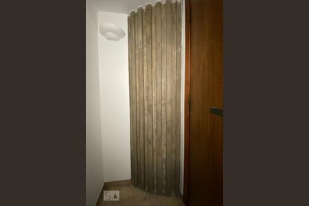 Casa à venda com 411m², 4 quartos e 2 vagasLavabo