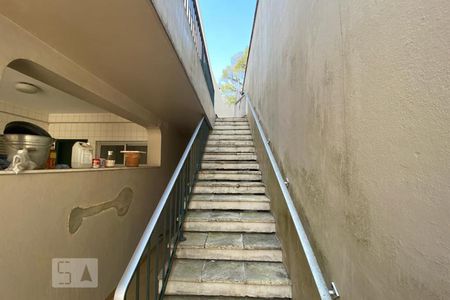 Casa à venda com 411m², 4 quartos e 2 vagasEscada