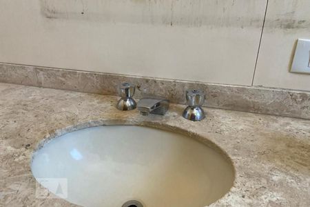 Casa à venda com 411m², 4 quartos e 2 vagasBanheiro - Torneira