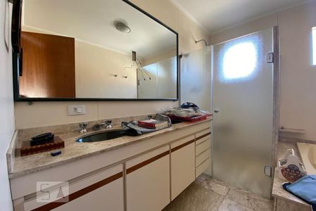 Casa à venda com 411m², 4 quartos e 2 vagasBanheiro