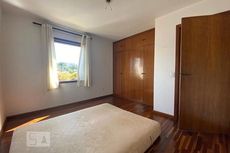 Casa à venda com 411m², 4 quartos e 2 vagasSuíte 2