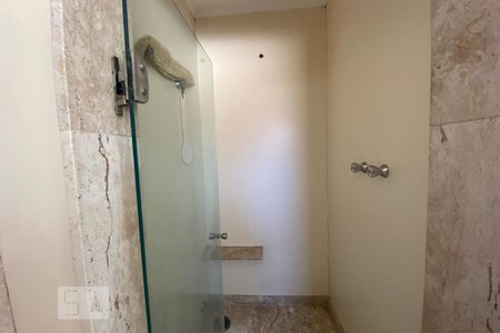 Casa à venda com 411m², 4 quartos e 2 vagasBanheiro da Suíte 1