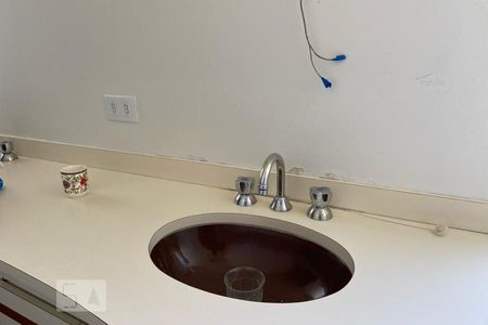 Casa à venda com 411m², 4 quartos e 2 vagasBanheiro - Torneira