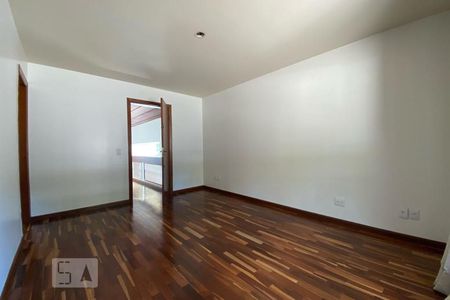 Casa à venda com 411m², 4 quartos e 2 vagasSuíte 1