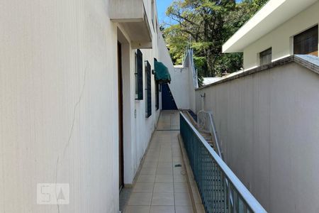 Casa à venda com 411m², 4 quartos e 2 vagasCorredor