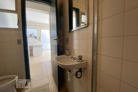 Casa à venda com 411m², 4 quartos e 2 vagasBanheiro de Serviço