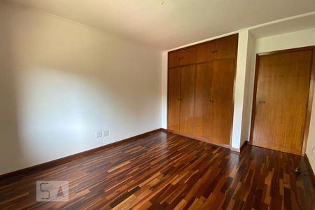 Casa à venda com 411m², 4 quartos e 2 vagasQuarto 3