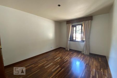Casa à venda com 411m², 4 quartos e 2 vagasSuíte 1