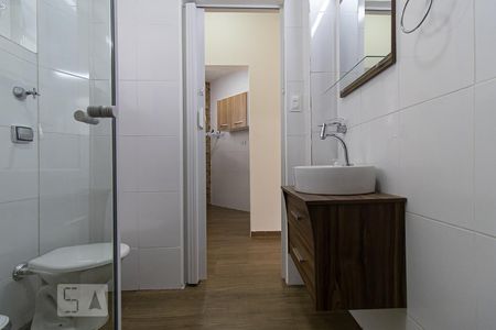 Banheiro de kitnet/studio para alugar com 1 quarto, 22m² em Vila Buarque, São Paulo