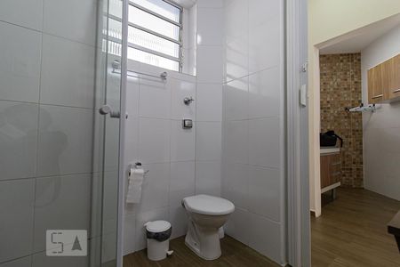 Banheiro de kitnet/studio para alugar com 1 quarto, 22m² em Vila Buarque, São Paulo