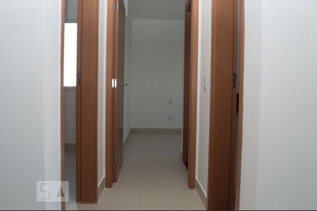 Corredor de apartamento para alugar com 2 quartos, 60m² em Presidente Roosevelt, Uberlândia