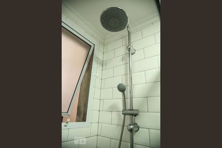 Banheiro de apartamento à venda com 1 quarto, 46m² em Centro Histórico, Porto Alegre