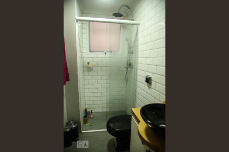 Banheiro de apartamento à venda com 1 quarto, 46m² em Centro Histórico, Porto Alegre