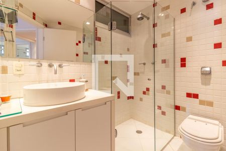 Apartamento à venda com 104m², 2 quartos e 1 vaga Apartamento à venda com 104m², 2 quartos e 1 vagaBanheiro da Suíte 1