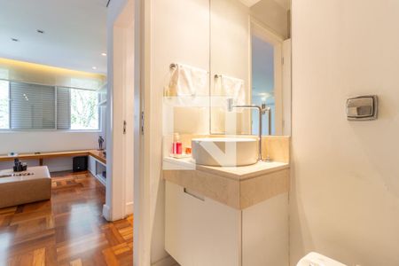 Apartamento à venda com 104m², 2 quartos e 1 vaga Apartamento à venda com 104m², 2 quartos e 1 vagaBanheiro da Suíte 2