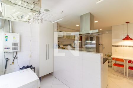 Apartamento à venda com 104m², 2 quartos e 1 vaga Apartamento à venda com 104m², 2 quartos e 1 vagaCozinha e Área de Serviço