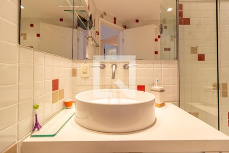 Apartamento à venda com 104m², 2 quartos e 1 vaga Apartamento à venda com 104m², 2 quartos e 1 vagaBanheiro da Suíte 1